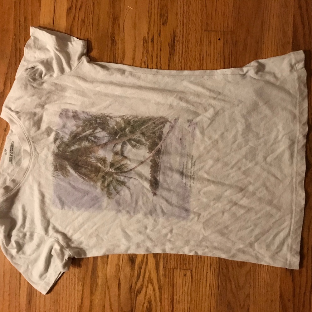 white Aeropostale palm tree shrit